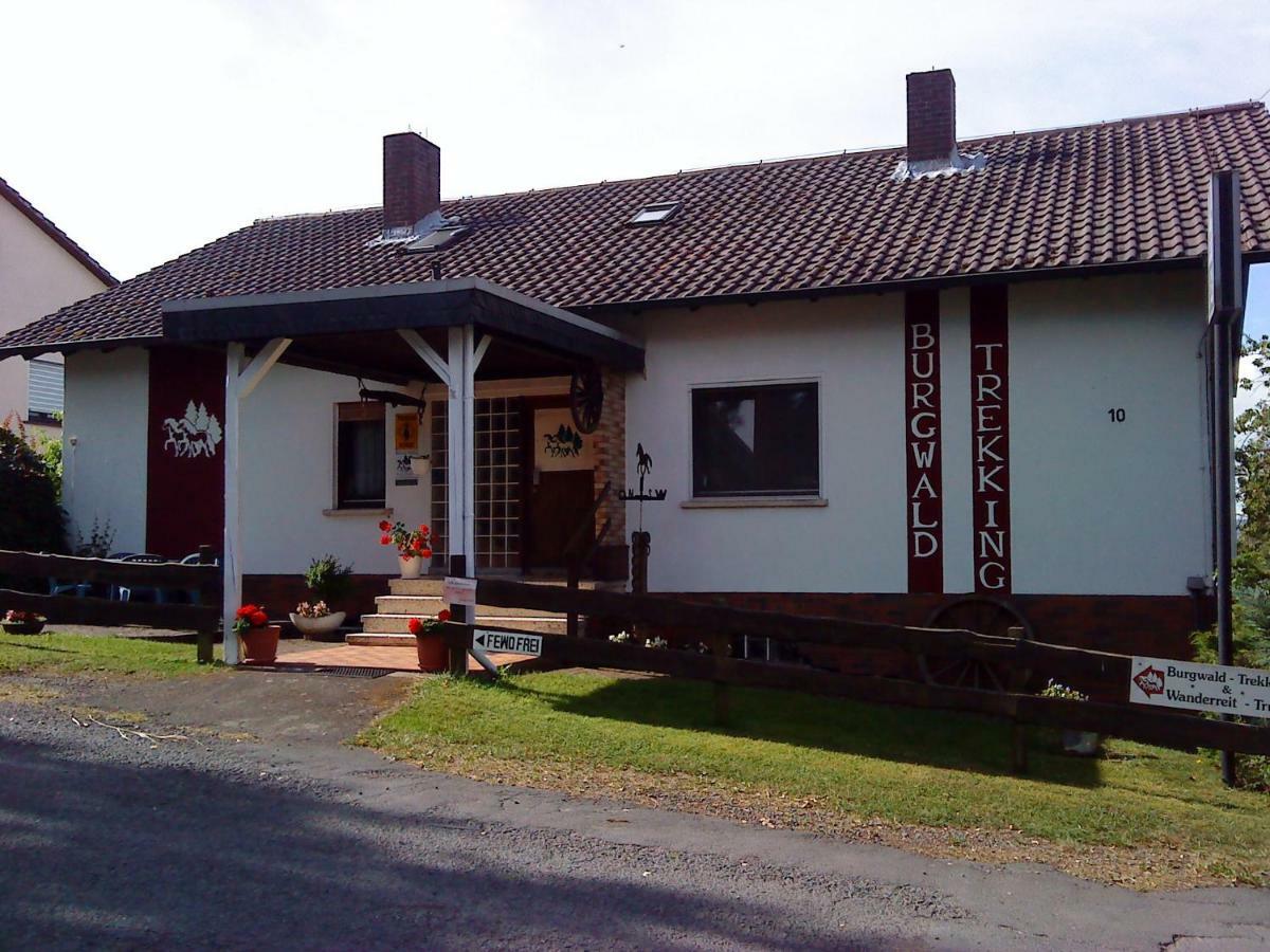 Gaestehaus Burgwald-Trekking Mittelsimtshausen 외부 사진